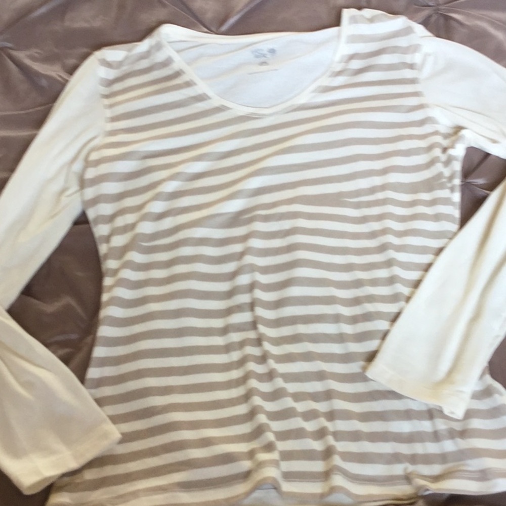 Brand new Mountain Hardwear long sleeve top